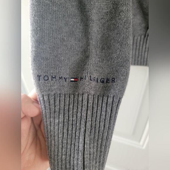 Tommy Hilfiger Gray Zip Up Sweater with Sporty Design - Picture 4 of 5